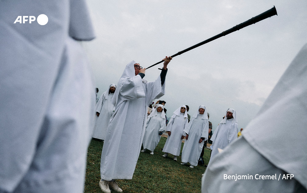 Druids gather on Primrose Hill in London to celebrate the Autumn Equinox.